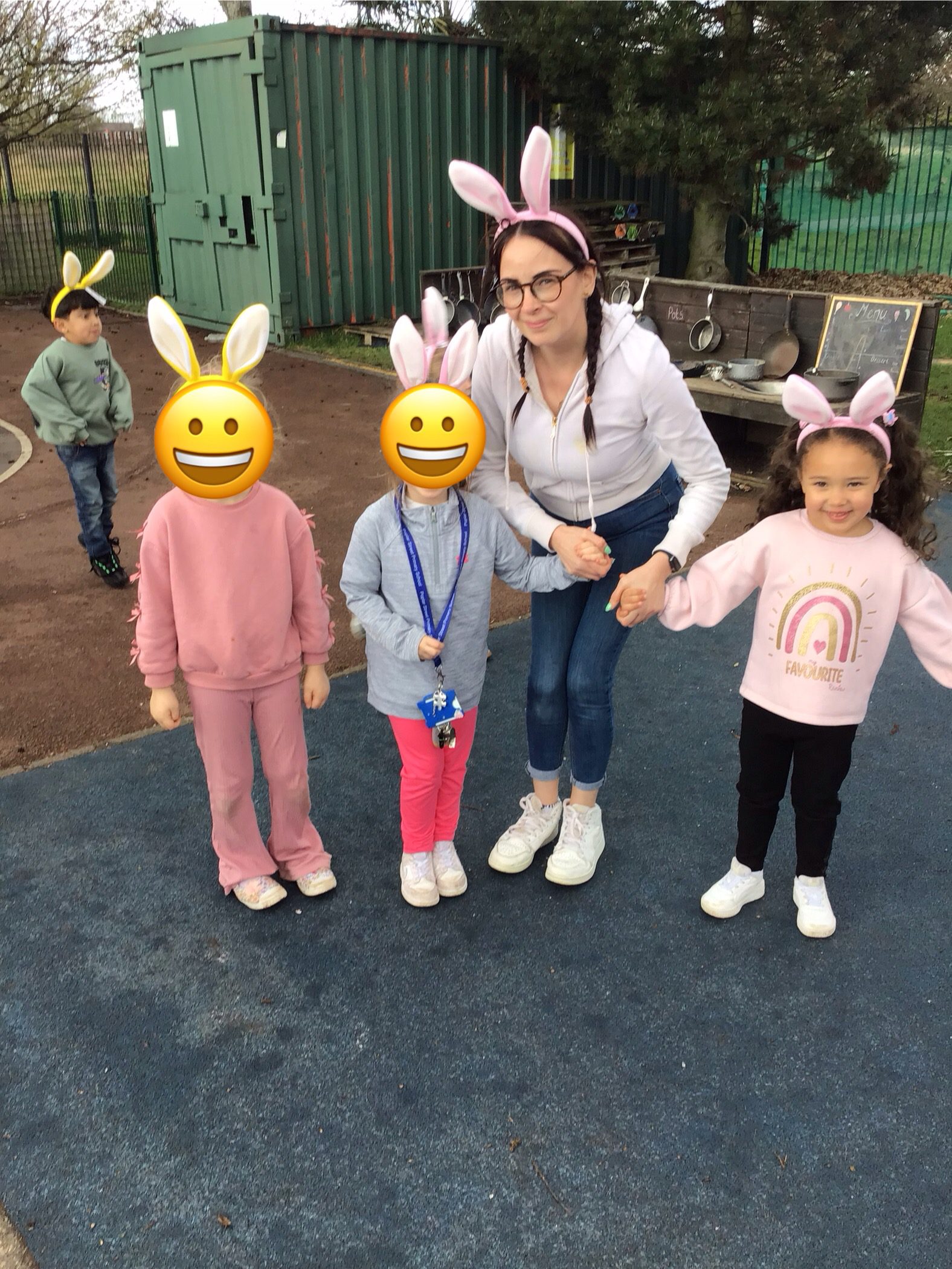 2603 Easter Poplar (4) 2603 Easter Poplar (4)